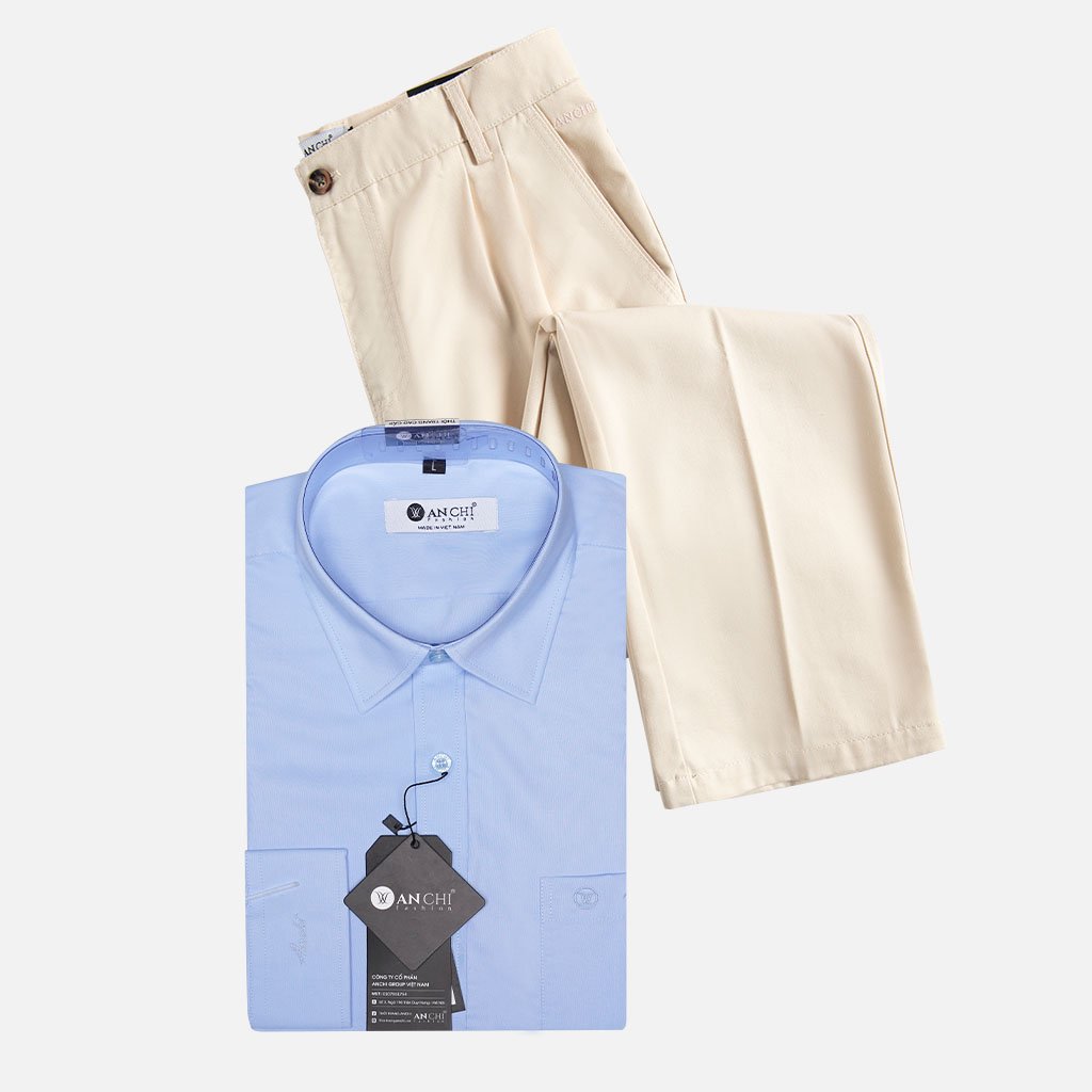 Bộ quần áo nam gồm Sơ Mi xanh nhạt và Quần Kaki Kem Trắng