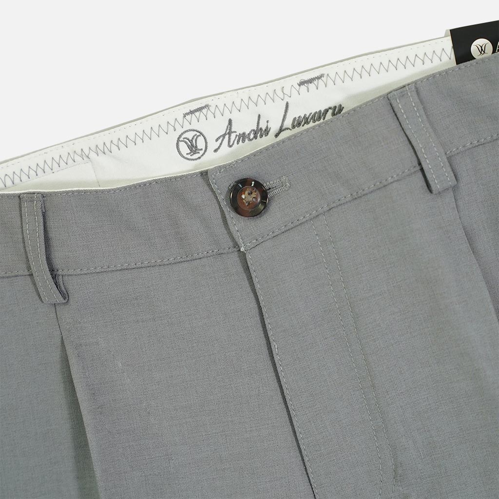 Bộ quần áo nam trung niên gồm áo sơ mi sợi tre xanh biển kết hợp với quần tây kaki 1 ly xám nhạt