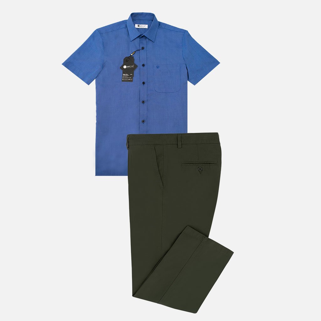 Bộ đồ nam trung niên gồm áo sơ mi cộc tay xanh biển và quần kaki vải thô rêu