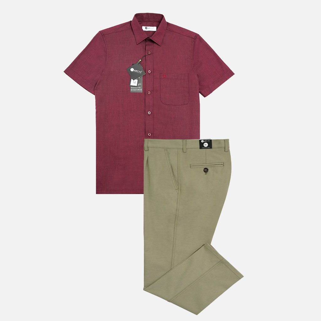 Bộ trang phục công sở nam trung niên gồm áo sơ mi sợi tre đỏ kết hợp với quần kaki cotton màu be