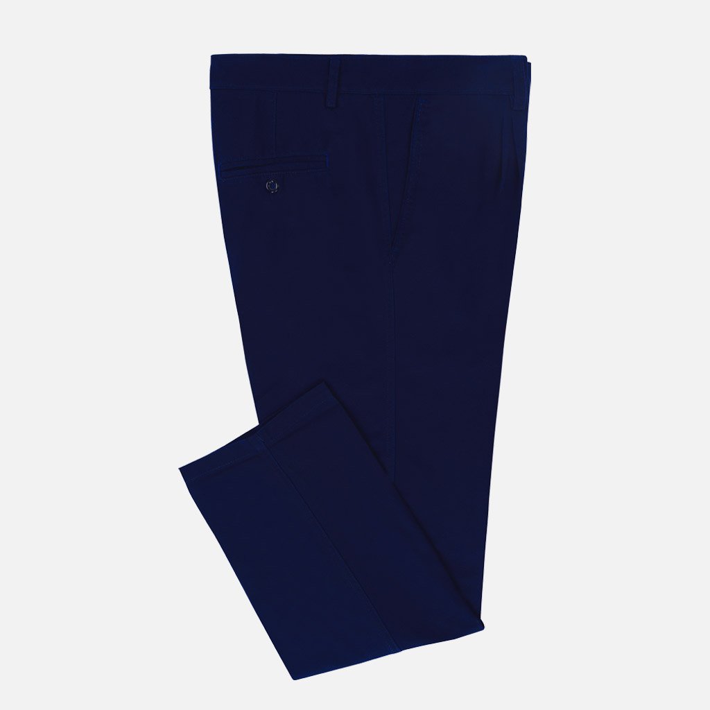 Bộ văn phòng trung niên gồm áo sơ mi nam vải sợi tre màu xanh than và quần kaki 2 ly vải thô màu xanh đen