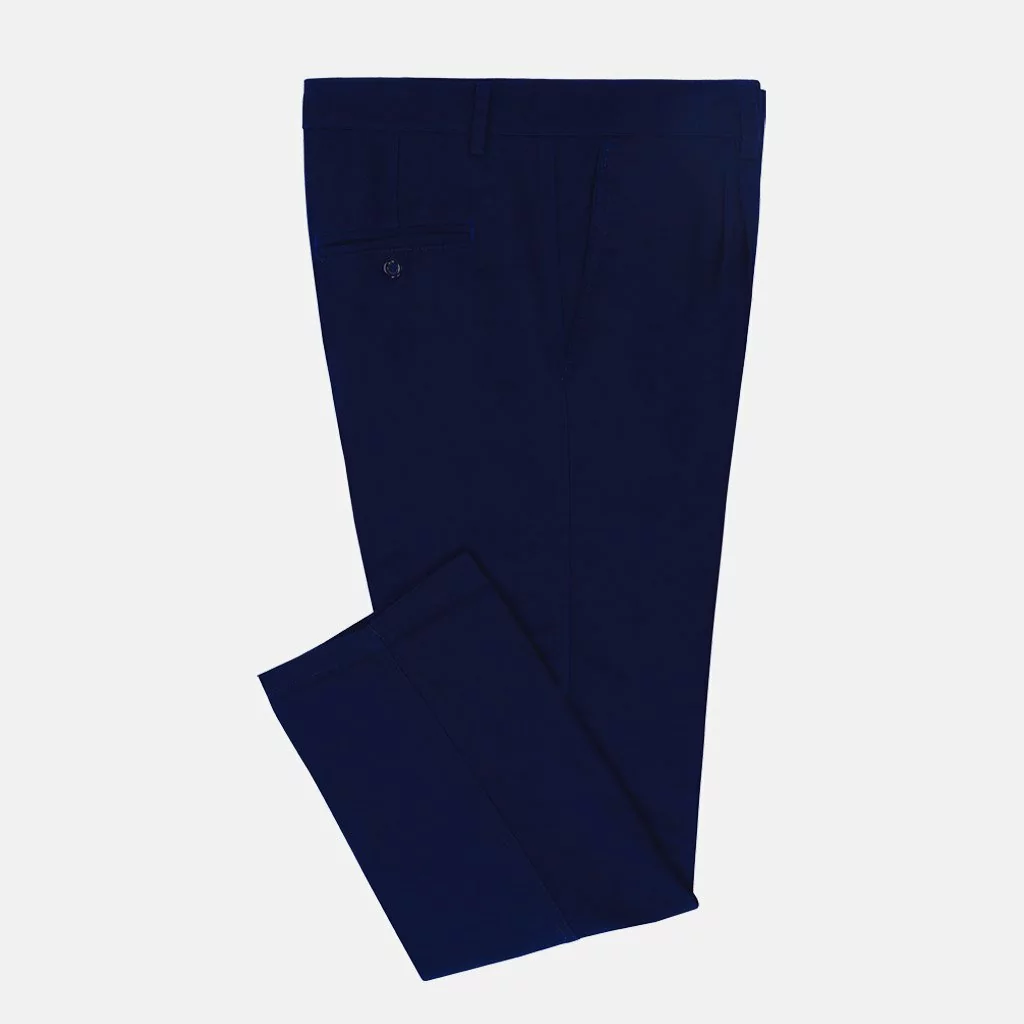 Bộ thời trang trung niên gồm áo sơ mi nam vải sợi tre màu xanh nhạt và quần tây kaki 2 ly vải thô màu xanh đen